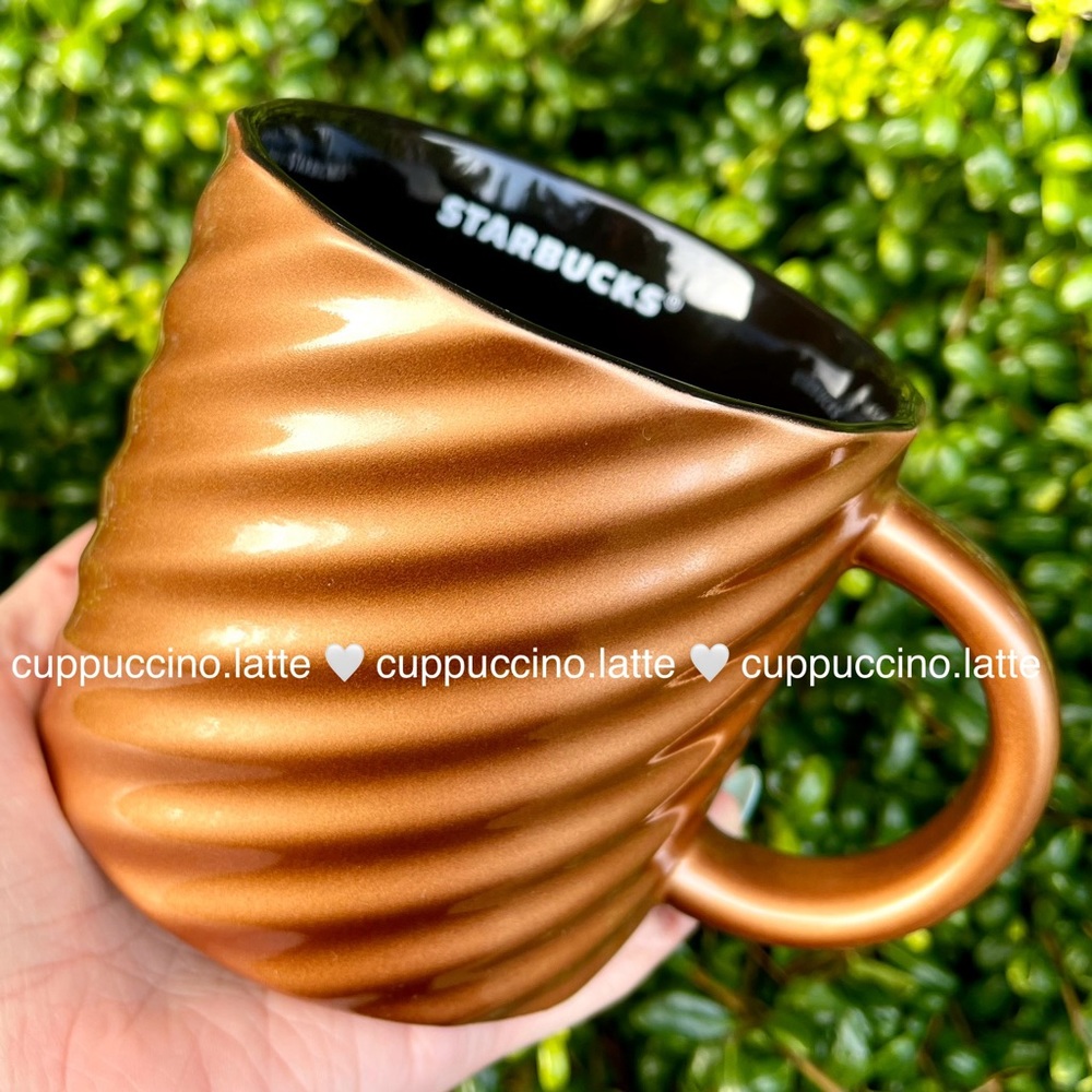 🧡NWT🖤Starbucks 2024 Diagonal Twist Texture Black Glitter Caramel Gold Core Mug
